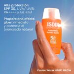 ISDIN Fusion Water Magic Glow Fotoprotector Solar FPS 30 Textura Ultra Ligera 50Ml - Imagen 3